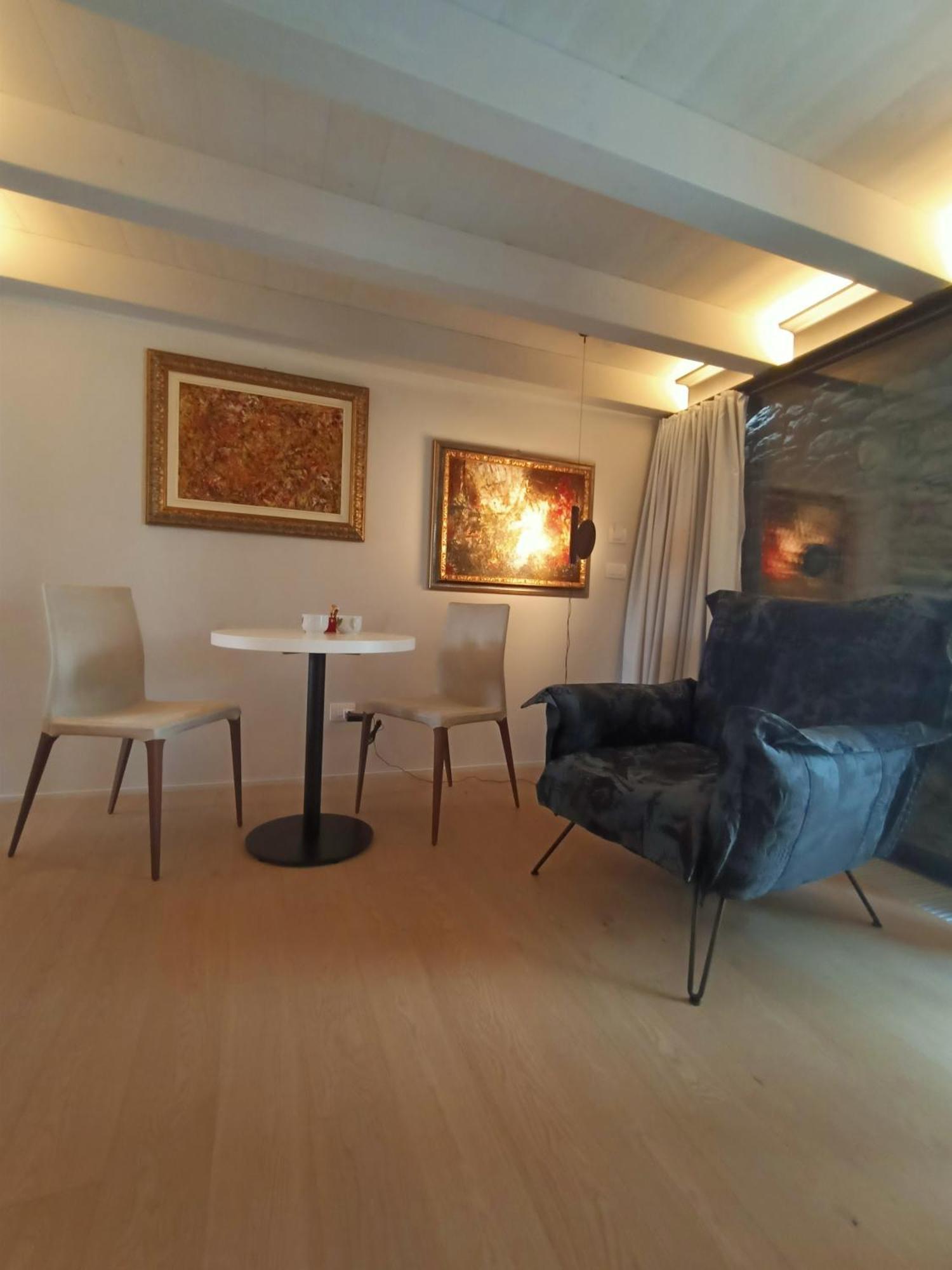 V&V Rentroom Design Gignod Bilik gambar